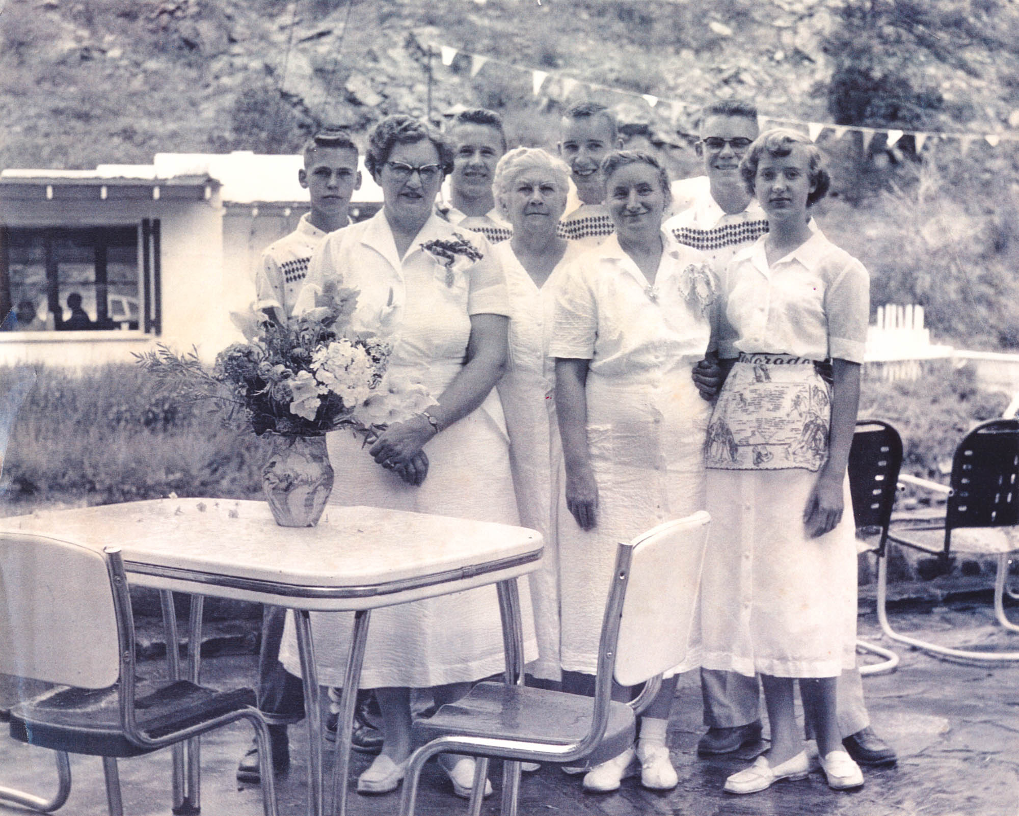 Idlewild Lodge - idlewildlodge.github.io - Circa 1955 - Staff at the Appleby Cafe